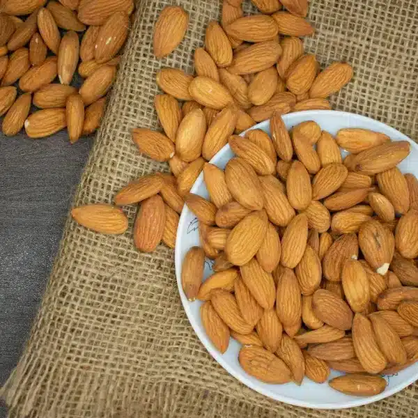 اللوز